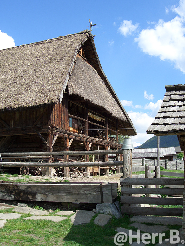 alte Bauernhäuser im Volkskundemuseum Dietenheim