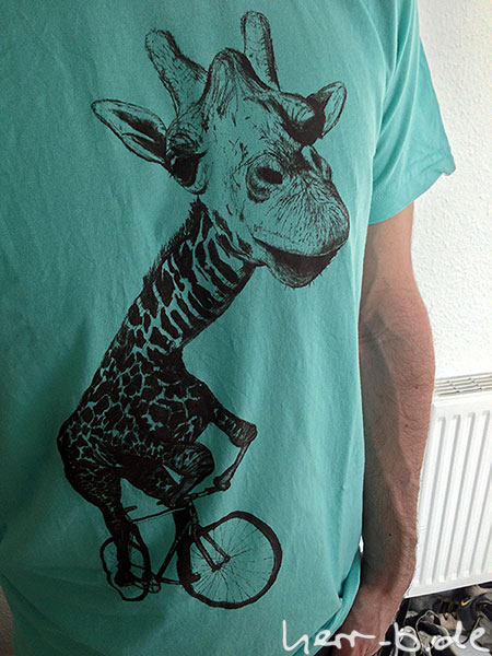 Giraffe auf einem Fahrrad-Shirt